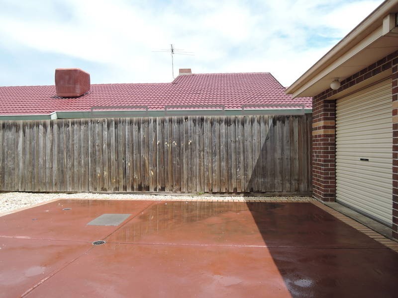 1/111 Hogans Road, Hoppers Crossing VIC 3029