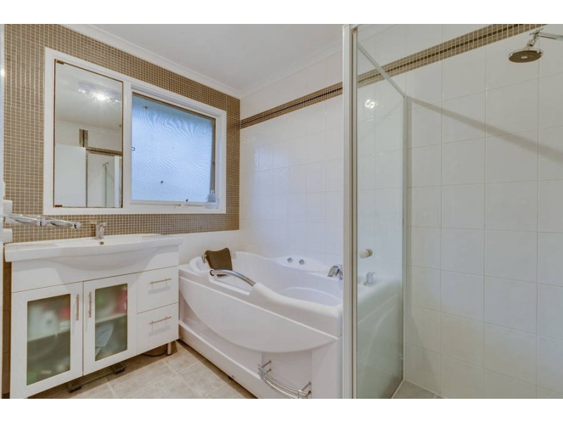 252 Greaves Street North, Werribee VIC 3030