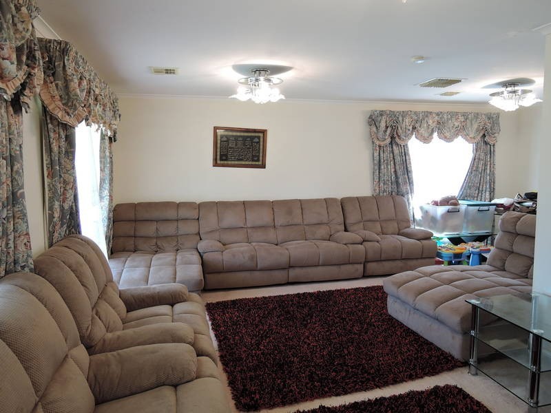 221 Hogans Road, Hoppers Crossing VIC 3029