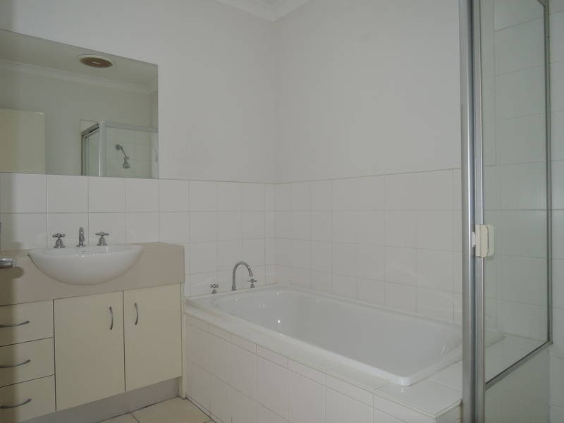 5/14 Mickleton Grove, Point Cook VIC 3030