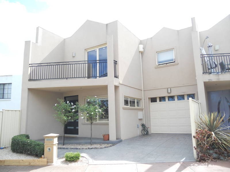 25A Parklands Grove, Werribee VIC 3030