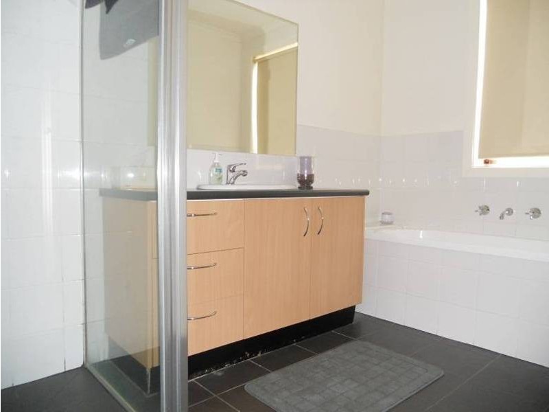 2/119 Mossfiel Drive, Hoppers Crossing VIC 3029