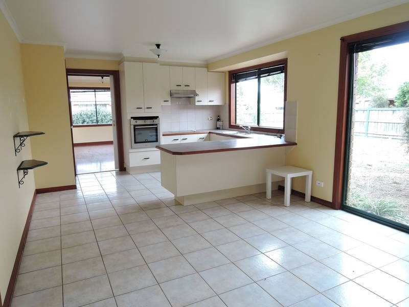 2 Jasmine Close, Hoppers Crossing VIC 3029