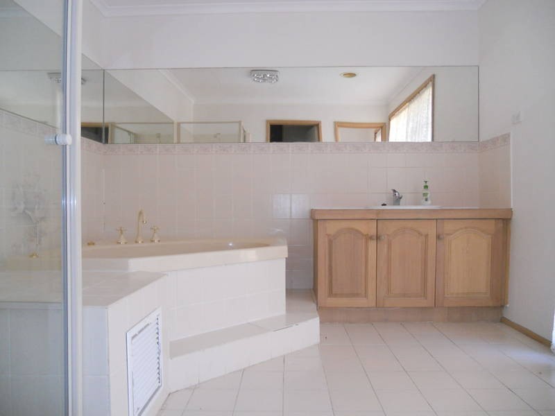 9 Greylea Grove, Seabrook VIC 3028