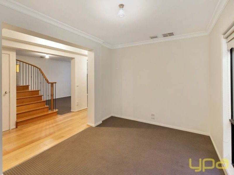 60 Tournament Drive, Sanctuary Lakes VIC 3030