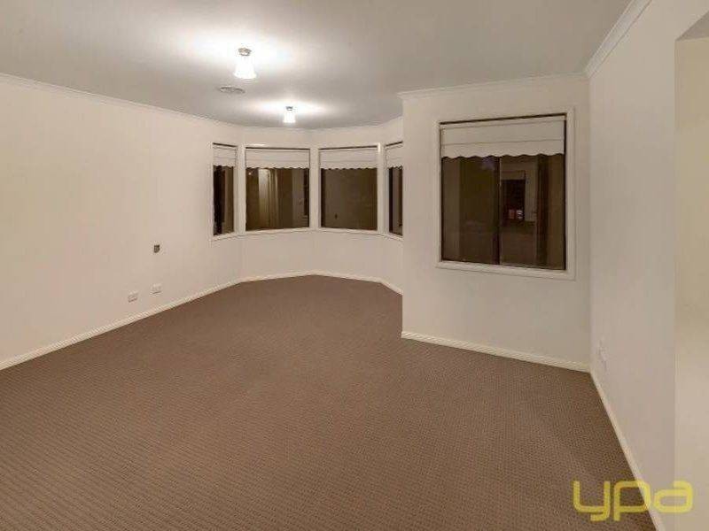 60 Tournament Drive, Sanctuary Lakes VIC 3030