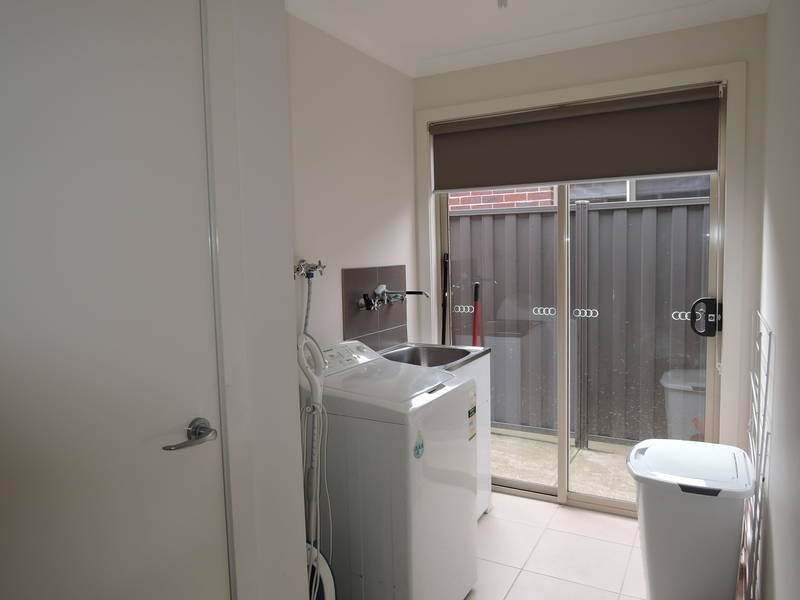 2/81 Princes Highway, Werribee VIC 3030