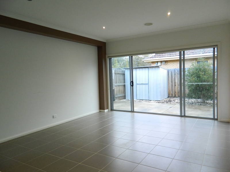 2/1 Georgia Crescent, Werribee VIC 3030