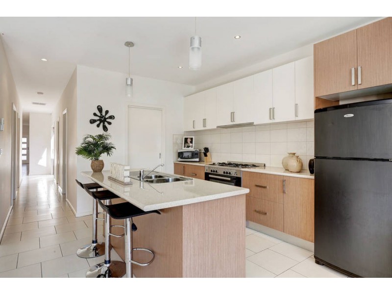 2/9 Barrot Avenue, Hoppers Crossing VIC 3029