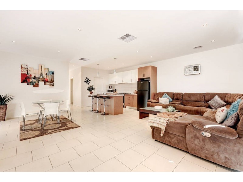 2/9 Barrot Avenue, Hoppers Crossing VIC 3029