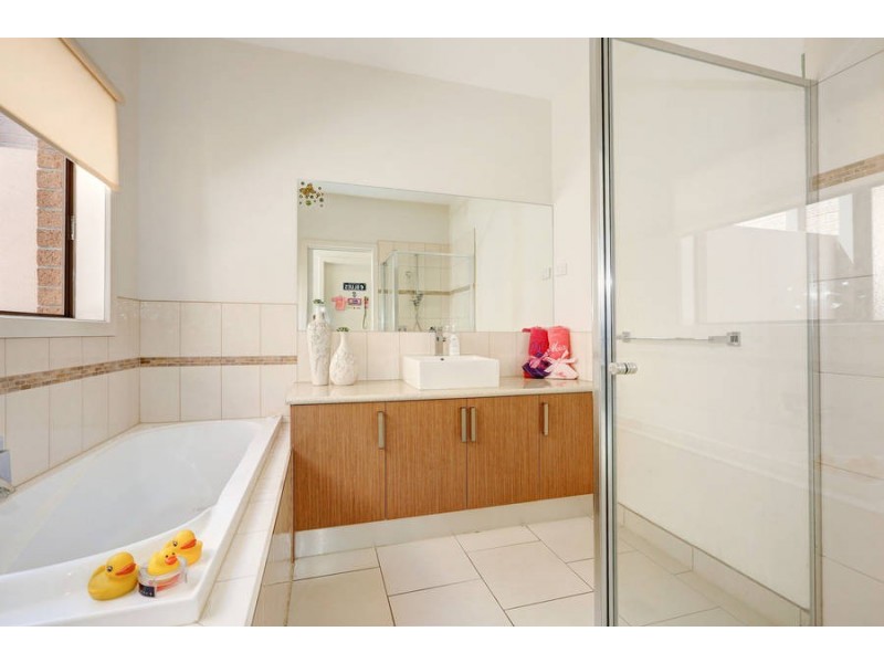 2/9 Barrot Avenue, Hoppers Crossing VIC 3029