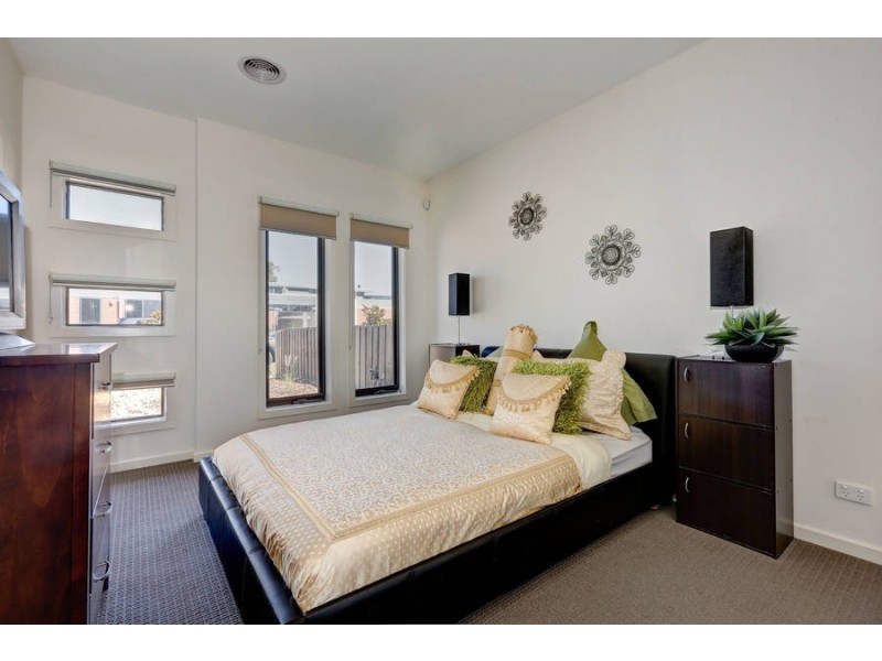 2/9 Barrot Avenue, Hoppers Crossing VIC 3029