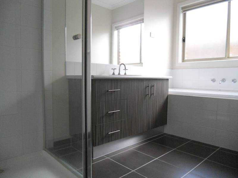 2/49 Nicklaus Drive, Hoppers Crossing VIC 3029