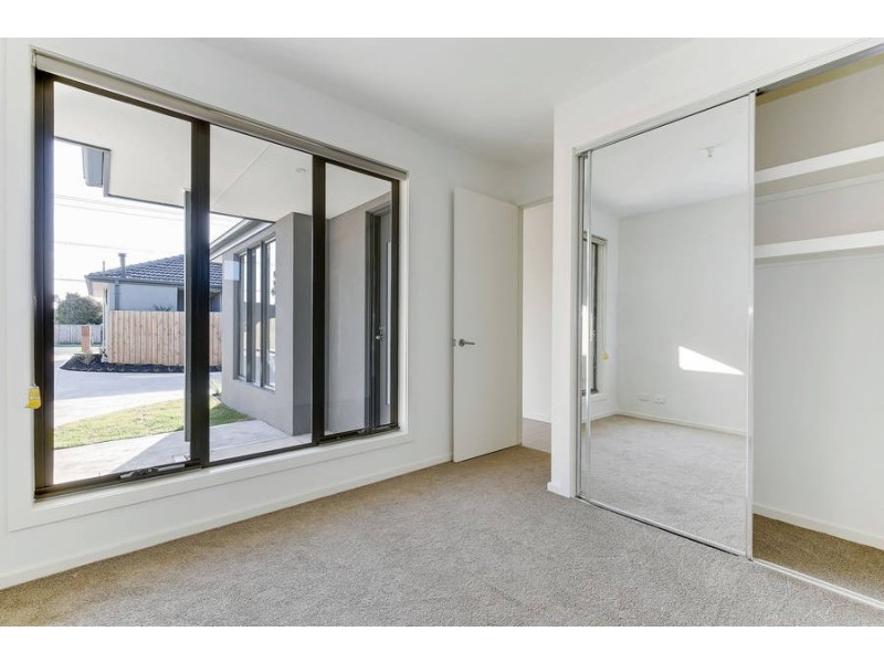 2/137 Market Road, Werribee VIC 3030