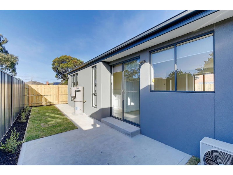 2/137 Market Road, Werribee VIC 3030
