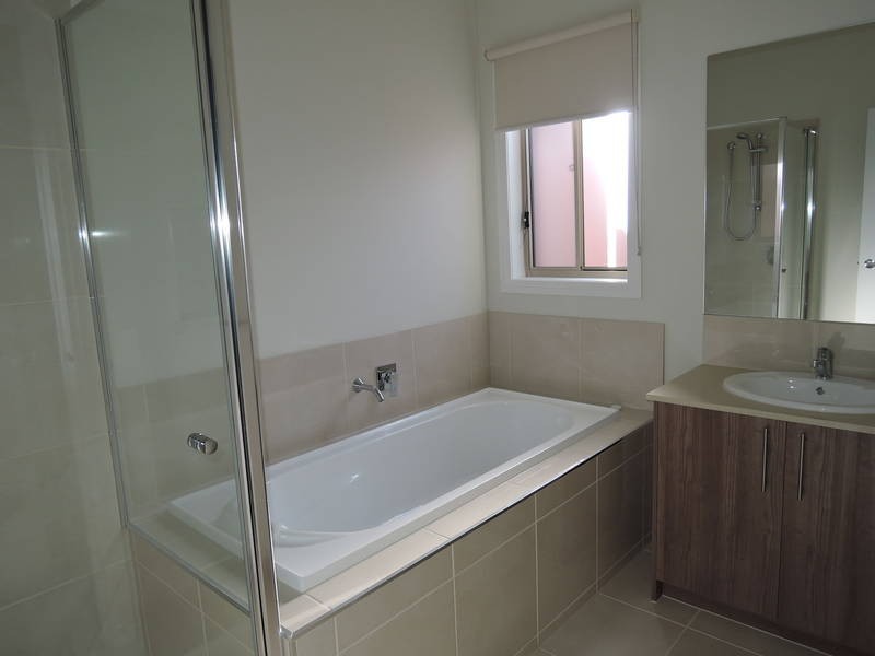 52 Bregman Esplanade, Wyndham Vale VIC 3024