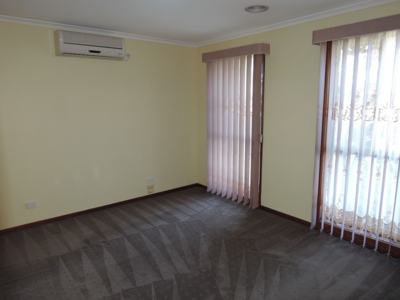 27 Silvereye Crescent, Werribee VIC 3030