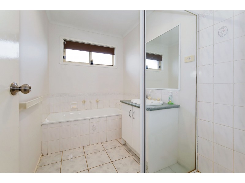 16 Quarrion Court, Hoppers Crossing VIC 3029