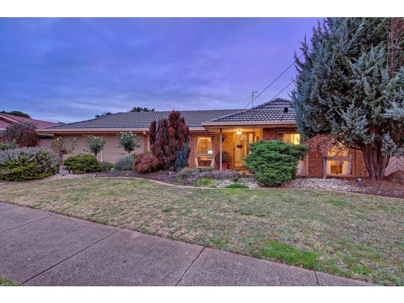 27 Sunbird Crescent, Hoppers Crossing VIC 3029