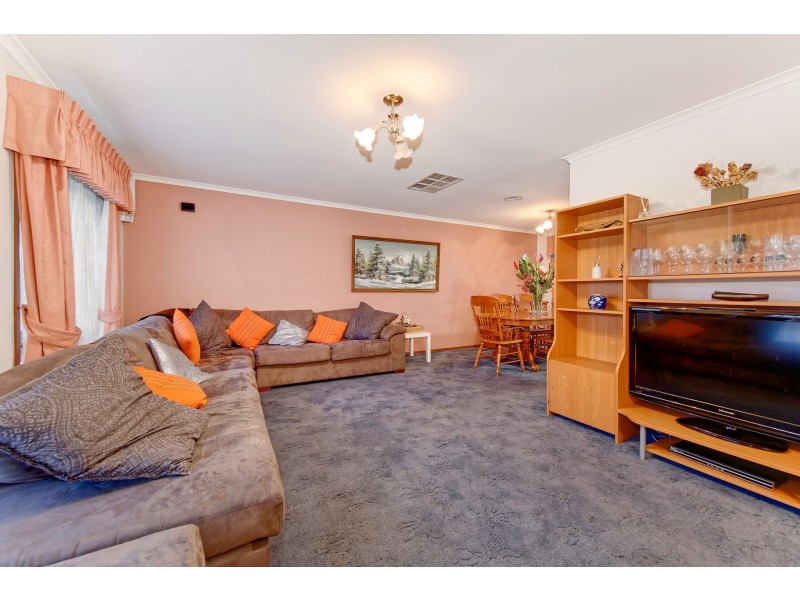 27 Sunbird Crescent, Hoppers Crossing VIC 3029