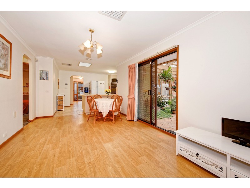 27 Sunbird Crescent, Hoppers Crossing VIC 3029