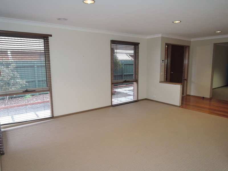 17 Kathleen Crescent, Hoppers Crossing VIC 3029