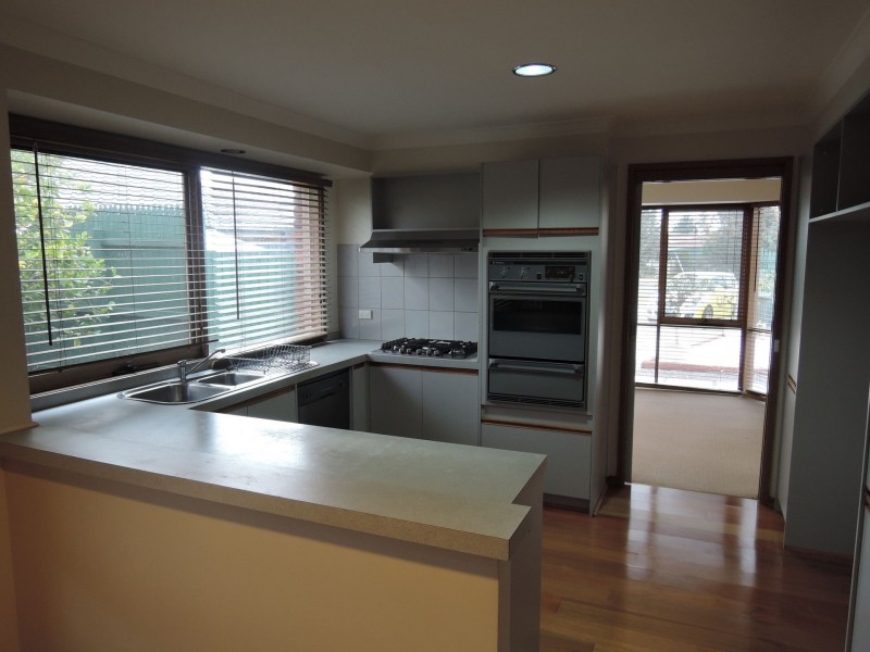 17 Kathleen Crescent, Hoppers Crossing VIC 3029