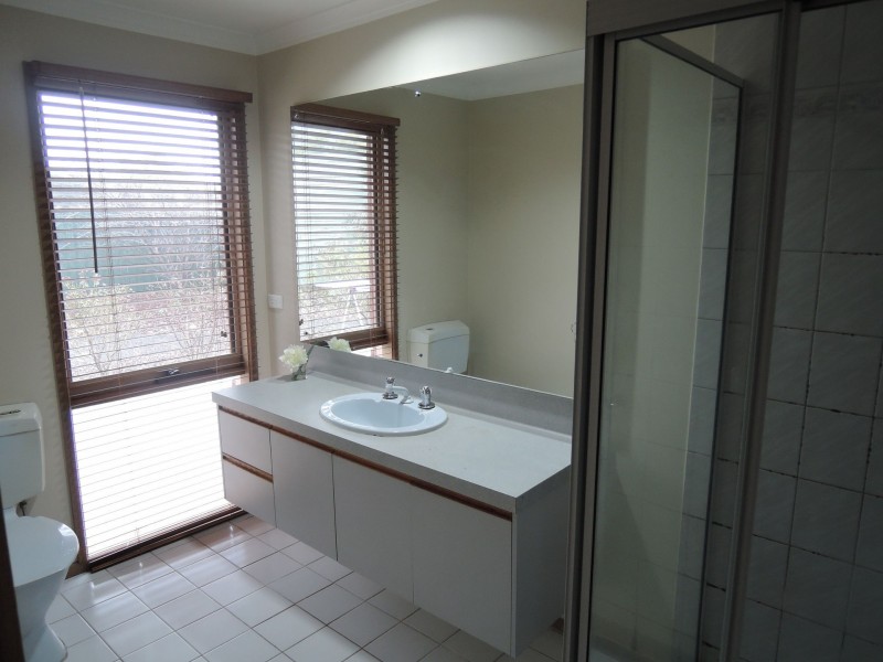 17 Kathleen Crescent, Hoppers Crossing VIC 3029