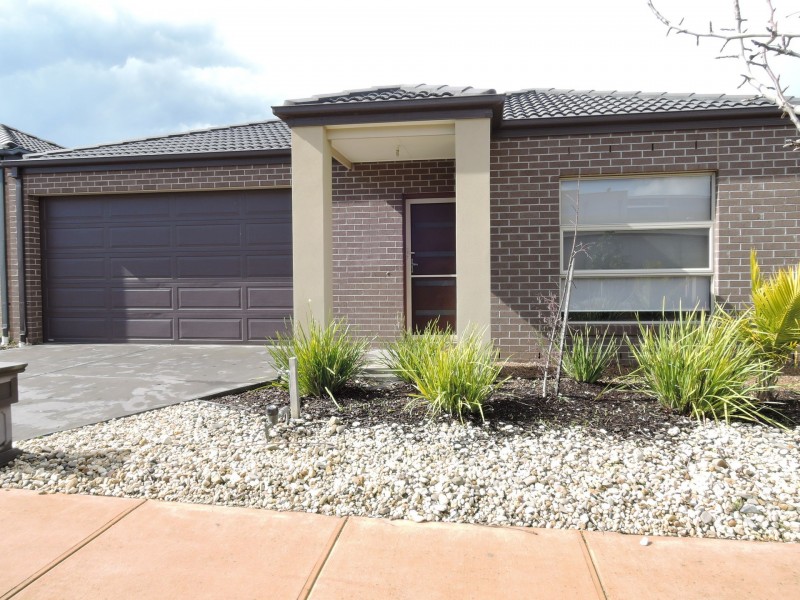 16 Hewett Drive, Point Cook VIC 3030