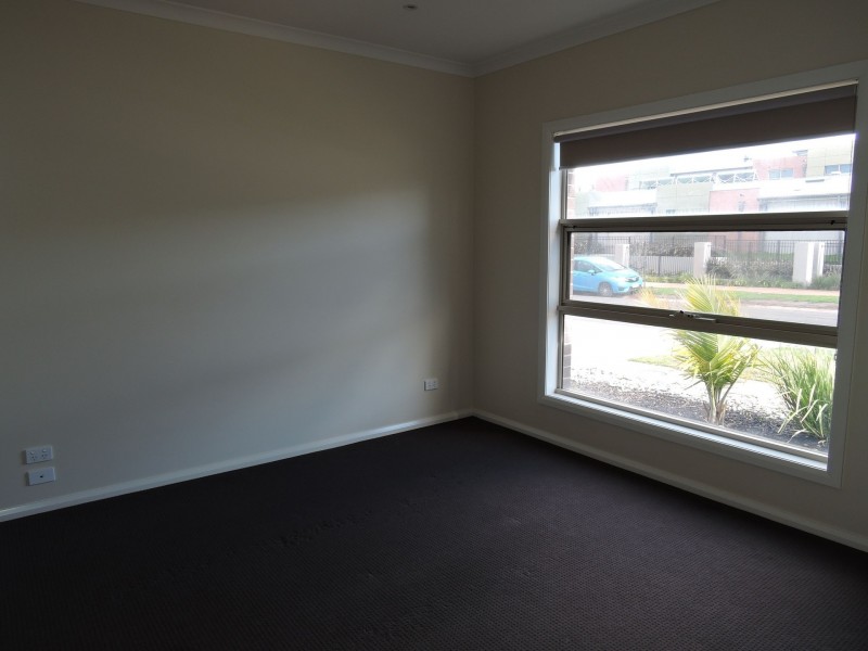 16 Hewett Drive, Point Cook VIC 3030