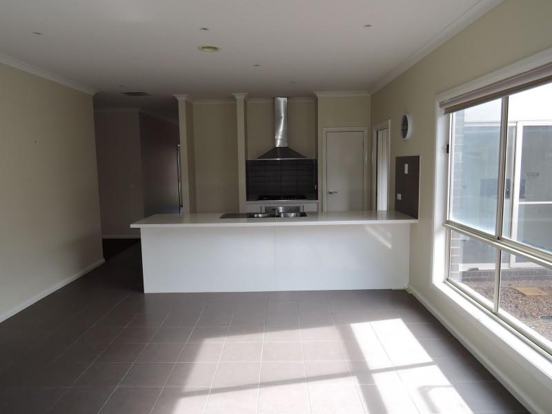 16 Hewett Drive, Point Cook VIC 3030