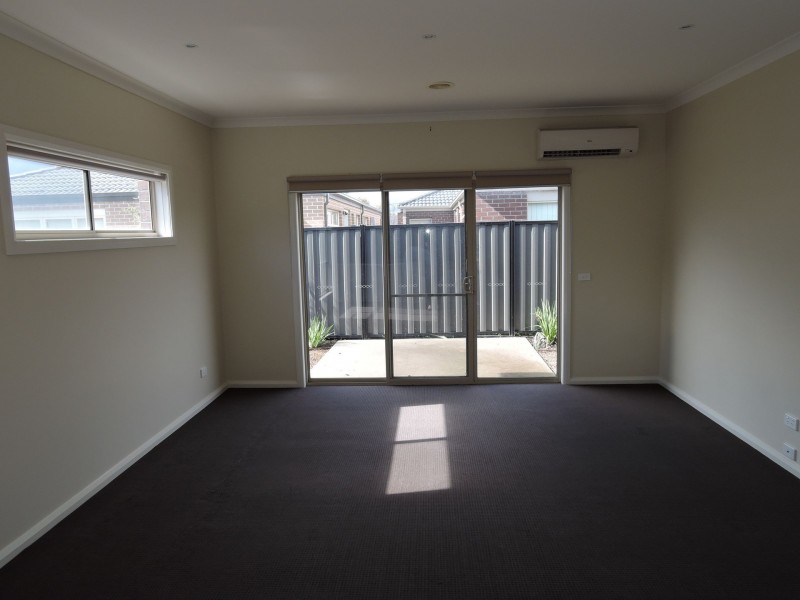 16 Hewett Drive, Point Cook VIC 3030