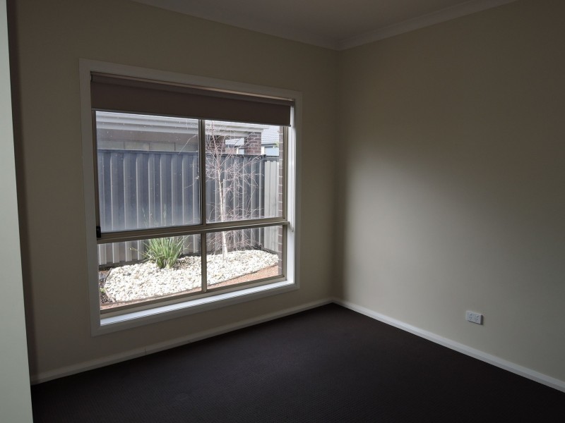 16 Hewett Drive, Point Cook VIC 3030