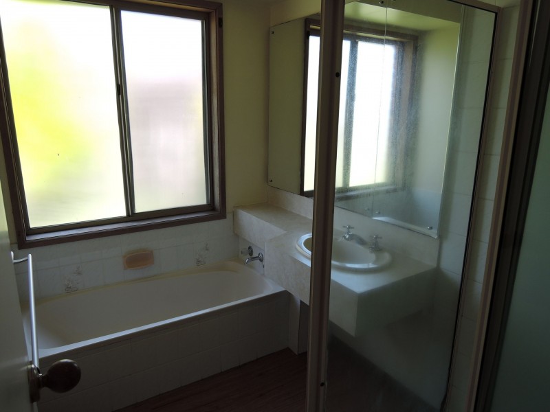 2/1 Regis Close, Werribee VIC 3030