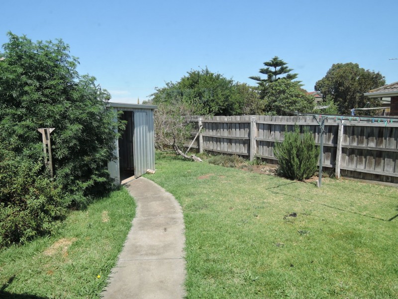 2/1 Regis Close, Werribee VIC 3030