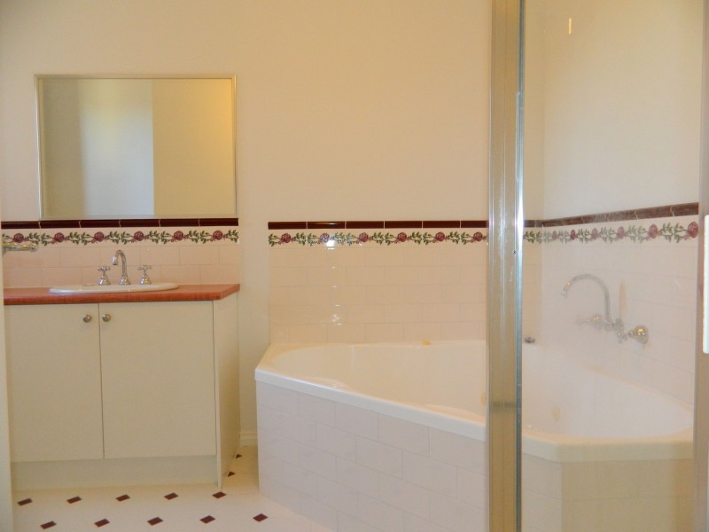 8 Anna Court, Werribee VIC 3030