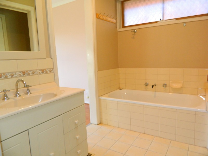 81 Kookaburra Avenue, Werribee VIC 3030