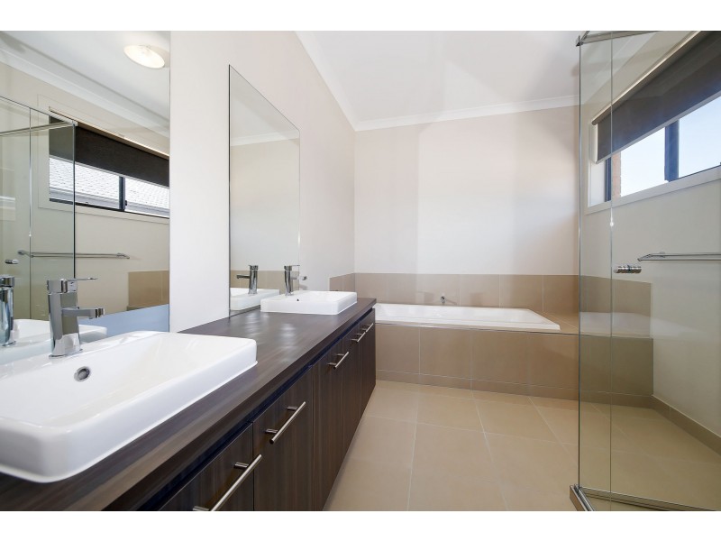 14 Catamaran Drive, Werribee South VIC 3030