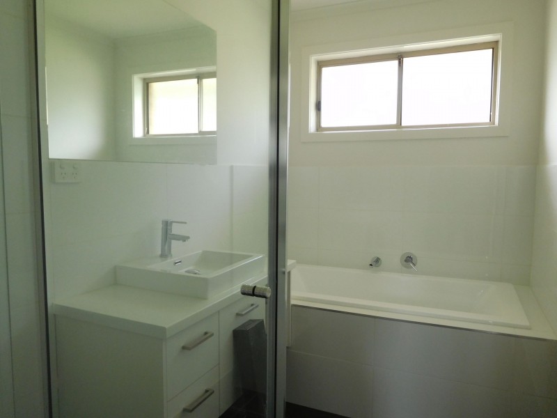 1/27 Bruce Street North, Altona Meadows VIC 3028