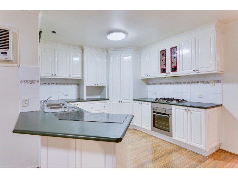 27 Strathmore Crescent, Hoppers Crossing VIC 3029