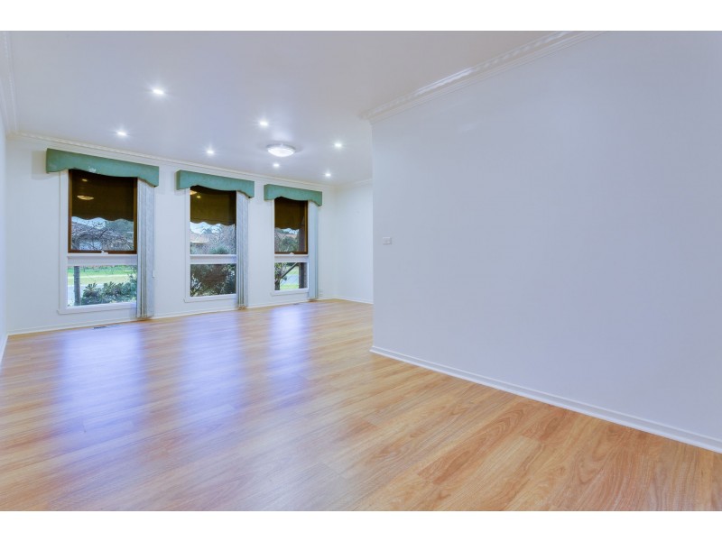 27 Strathmore Crescent, Hoppers Crossing VIC 3029