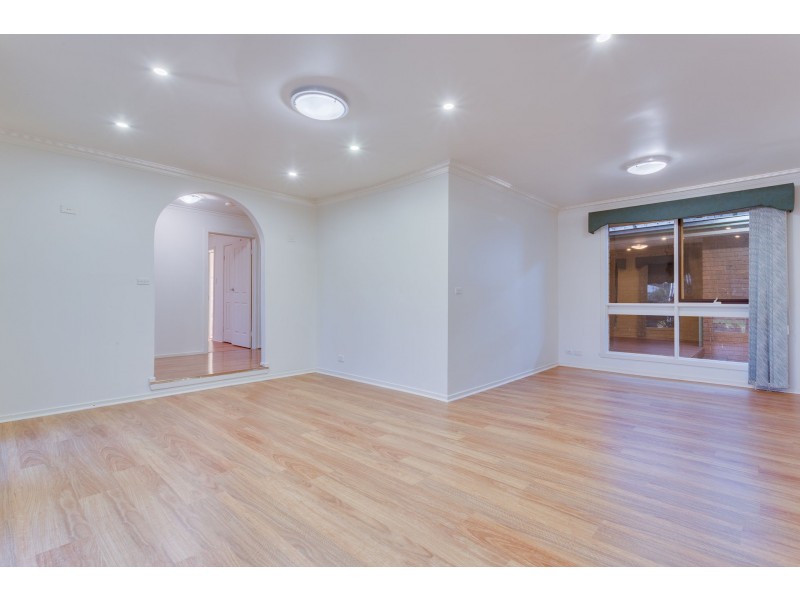 27 Strathmore Crescent, Hoppers Crossing VIC 3029