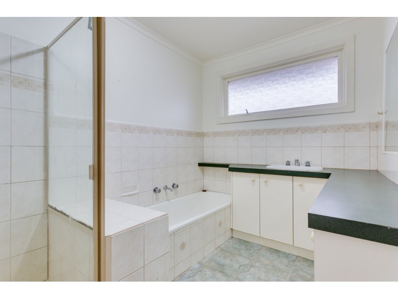 27 Strathmore Crescent, Hoppers Crossing VIC 3029