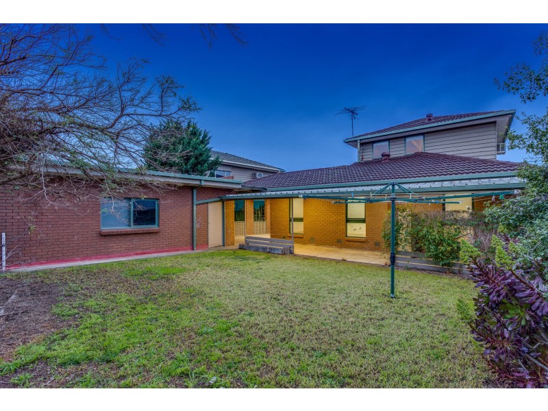 27 Strathmore Crescent, Hoppers Crossing VIC 3029