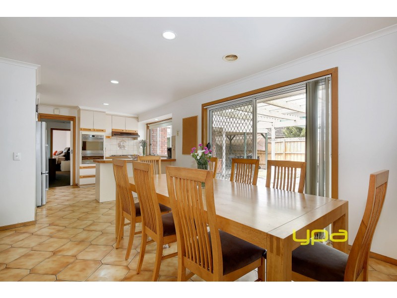 17 Bartlett Crescent, Hoppers Crossing VIC 3029