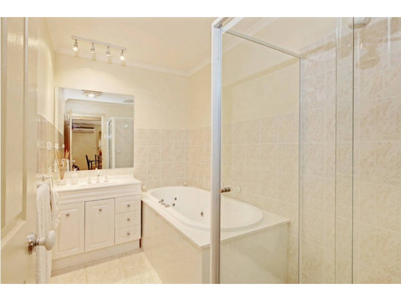 2/94 Rosella Avenue, Werribee VIC 3030