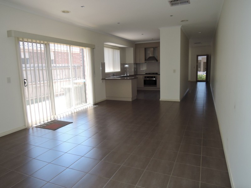 2/5 Vassar Court, Truganina VIC 3029