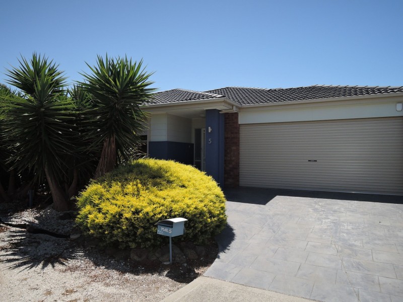 5 Zizina Avenue, Tarneit VIC 3029