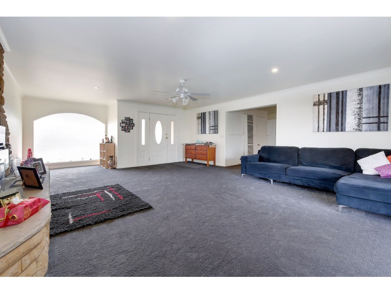 12 Daphne Crescent, Werribee VIC 3030