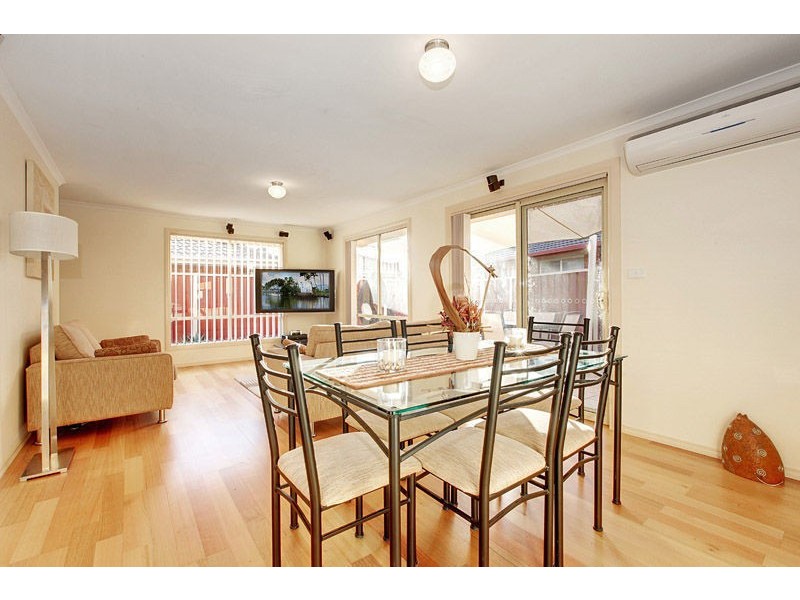 2/94 Rosella Avenue, Werribee VIC 3030